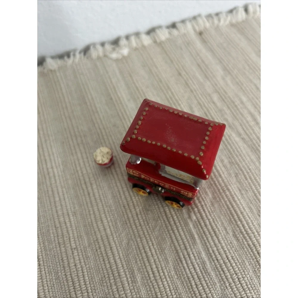 Ceramic Tinker Box Popcorn Stand Excellent Condition - Adorable!